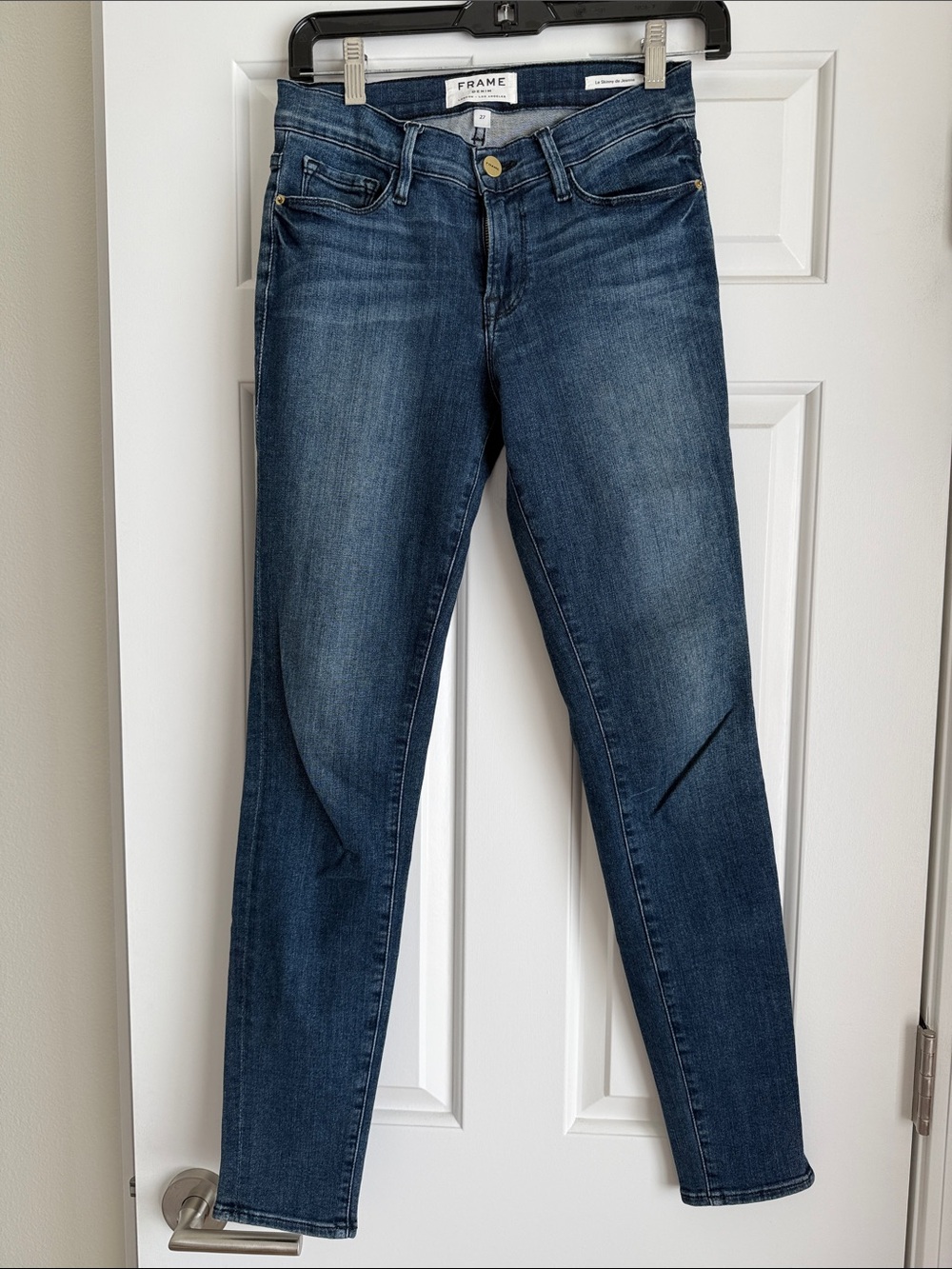 Frame Denim Le Skinny Jeans in Medium Dark Blue Wash. Size 27.